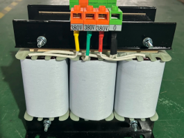 傳統(tǒng)線(xiàn)圈變壓器